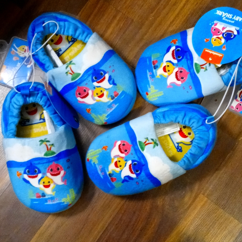 Baby shark theme slippers